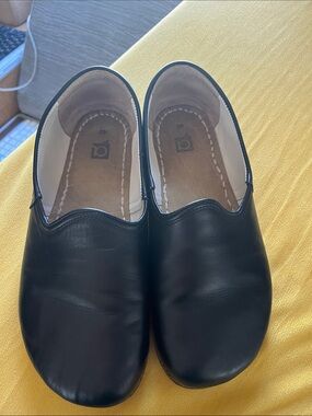 Anya’s Yasemin barefoot loafers